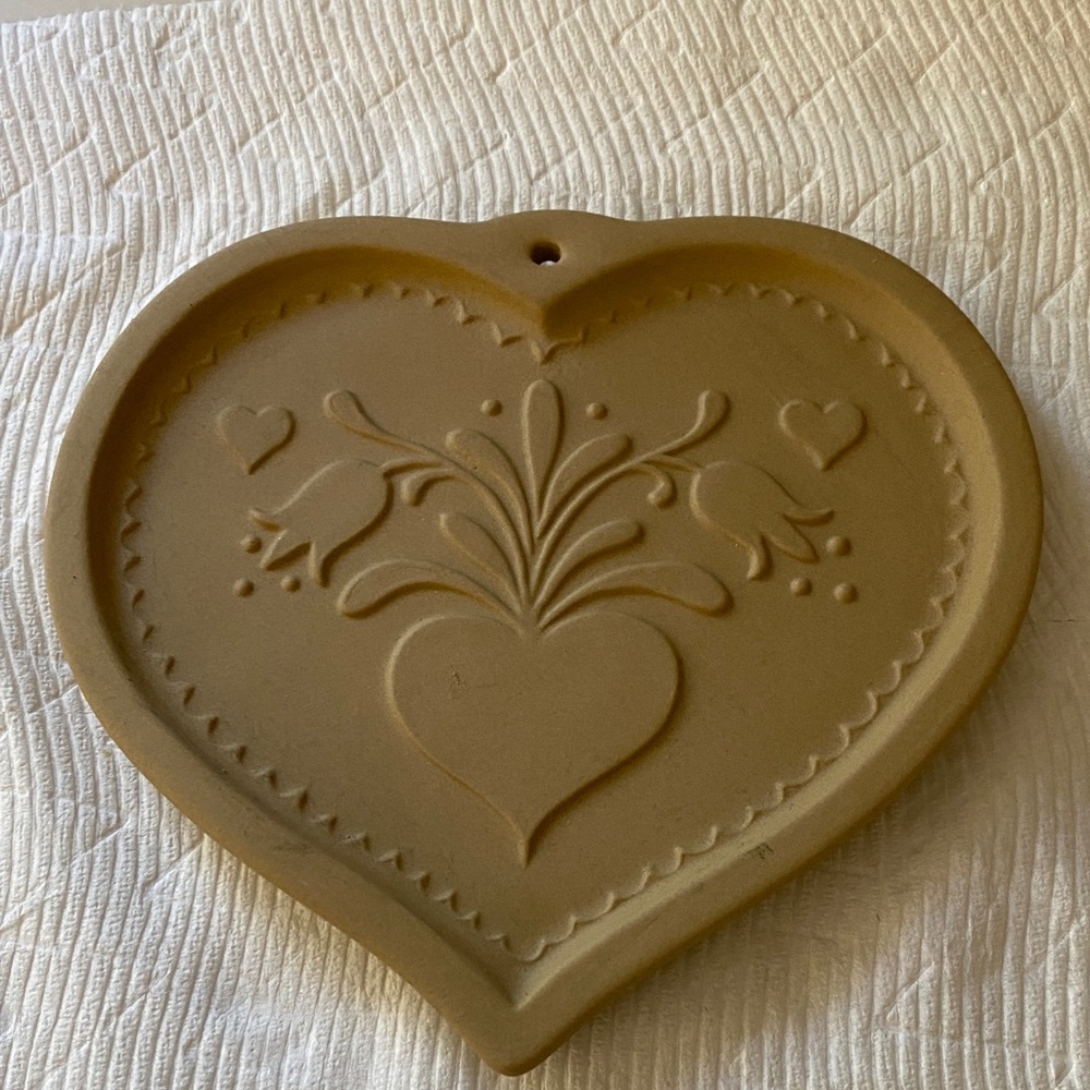 Heart-Shaped Brown Stoneware Baking Mold